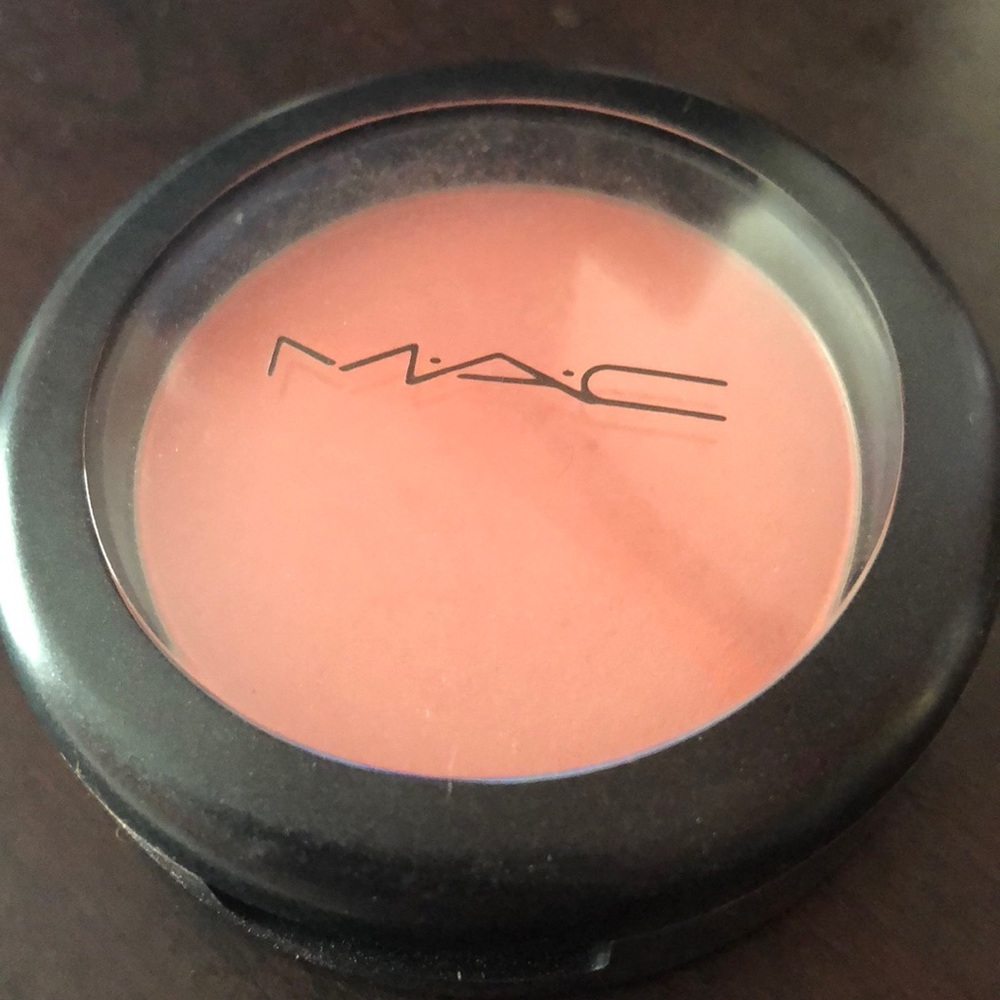 MAC Blush! Rosy Outlook barely used